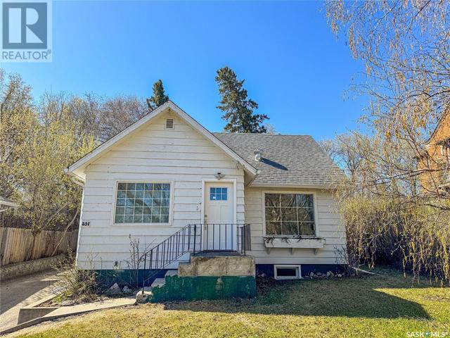 251 19th St W, House detached with 3 bedrooms, 2 bathrooms and null parking in Prince Albert SK | Image 27