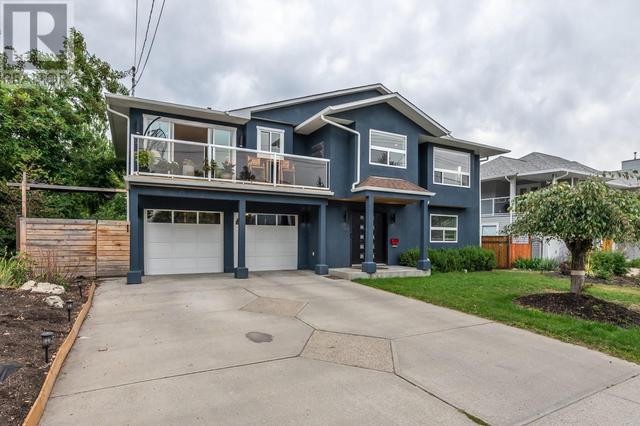 144 Vancouver Pl, House detached with 6 bedrooms, 4 bathrooms and 4 parking in Penticton BC | Image 1