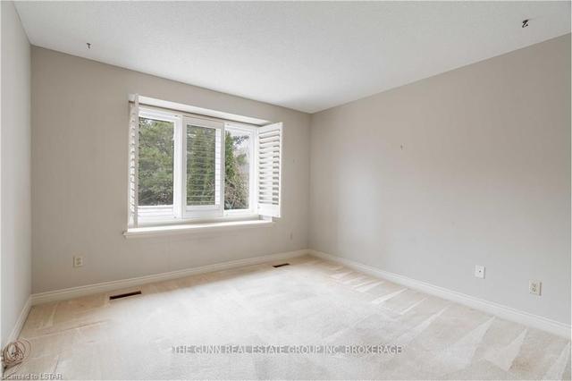 33 - 2 Cadeau Terr, Townhouse with 2 bedrooms, 3 bathrooms and 4 parking in London ON | Image 3