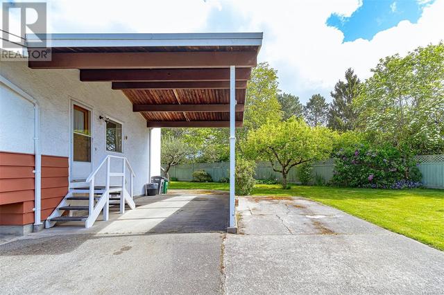 4051 Cedar Hill Cross Rd, House detached with 4 bedrooms, 2 bathrooms and 3 parking in Saanich BC | Image 31