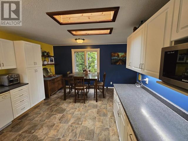 3666 Hawthorne Ave, House detached with 4 bedrooms, 2 bathrooms and null parking in Kitimat Stikine E BC | Image 14