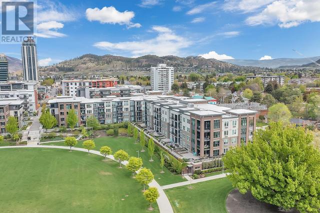 111 - 1775 Chapman Pl, Condo with 2 bedrooms, 1 bathrooms and 1 parking in Kelowna BC | Image 3