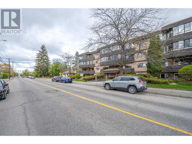 403 - 740 Winnipeg St, Condo with 2 bedrooms, 2 bathrooms and 1 parking in Penticton BC | Image 3