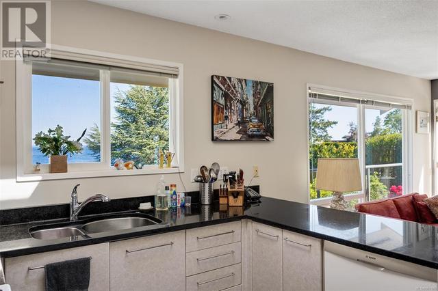 4050 Lockehaven Dr E, House detached with 4 bedrooms, 4 bathrooms and 6 parking in Saanich BC | Image 31