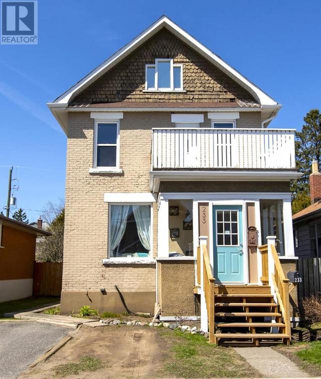 233 Harold St N, House detached with 3 bedrooms, 1 bathrooms and null parking in Thunder Bay ON | Image 1