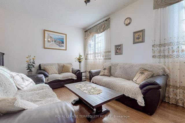 17 Newington Cres, House detached with 3 bedrooms, 3 bathrooms and 3 parking in Toronto ON | Image 23