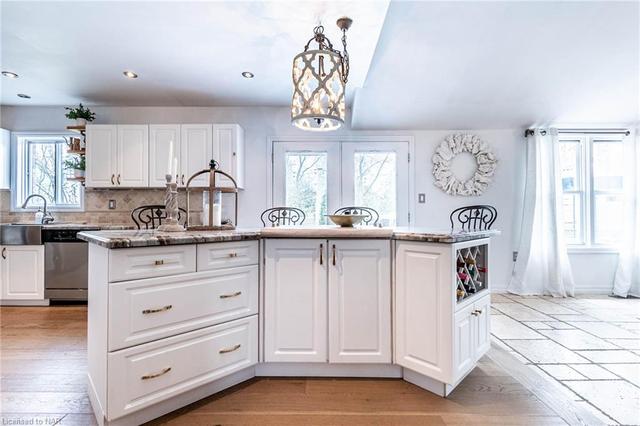 2792 Fifth St Louth St, House detached with 4 bedrooms, 2 bathrooms and 8 parking in St. Catharines ON | Image 6