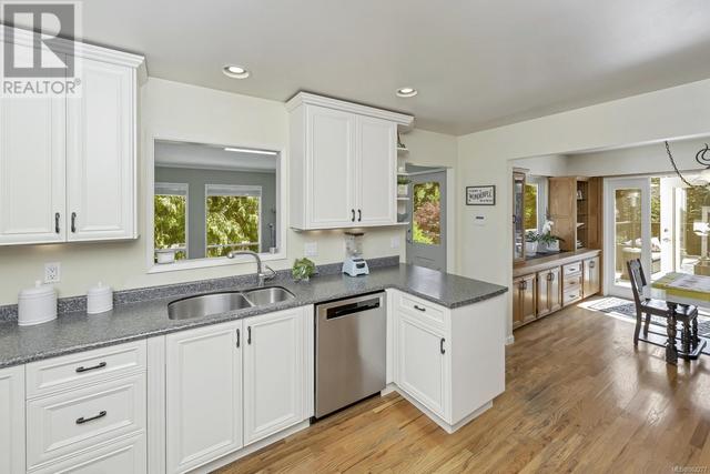 5557 Old West Saanich Rd, House detached with 5 bedrooms, 4 bathrooms and 500 parking in Saanich BC | Image 9