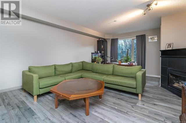 202 - 27 Songhees Rd, Condo with 2 bedrooms, 2 bathrooms and 1 parking in Victoria BC | Image 5