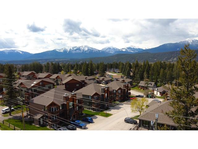505 - 7307 Prospector Ave, Condo with 2 bedrooms, 2 bathrooms and null parking in Radium Hot Springs BC | Image 2