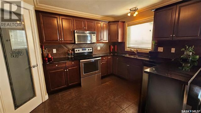 109 - 119 Hampton Circle, House attached with 3 bedrooms, 4 bathrooms and null parking in Saskatoon SK | Image 5