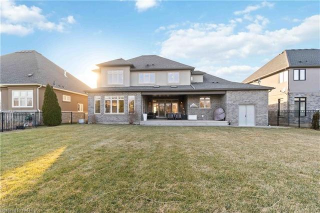 34 Sandalwood Cres, House detached with 4 bedrooms, 3 bathrooms and 7 parking in Niagara on the Lake ON | Image 20