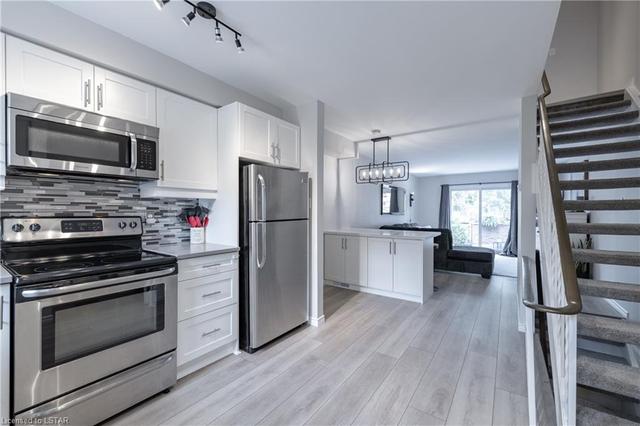 44 - 1385 Commissioners Rd W, House attached with 2 bedrooms, 1 bathrooms and 1 parking in London ON | Image 4
