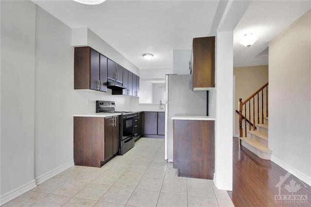 3107 Burritts Rapids Pl, Townhouse with 3 bedrooms, 2 bathrooms and 2 parking in Ottawa ON | Image 9
