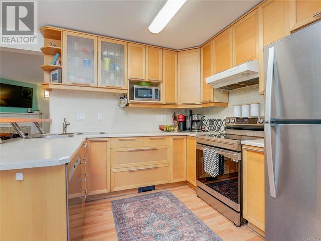 6 - 3993 Columbine Way, House attached with 3 bedrooms, 3 bathrooms and 2 parking in Saanich BC | Image 6