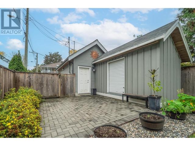 180 E 17th Avenue, House detached with 5 bedrooms, 4 bathrooms and 1 parking in Vancouver BC | Image 35