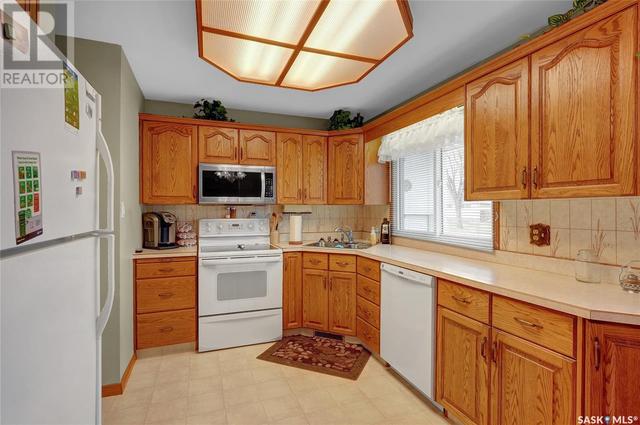 40 Upland Dr, House detached with 4 bedrooms, 2 bathrooms and null parking in Regina SK | Image 8