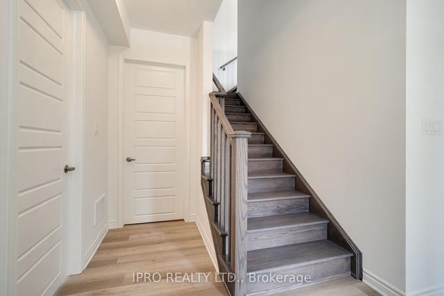 1208 Tanbark Ave, House attached with 4 bedrooms, 4 bathrooms and 2 parking in Oakville ON | Image 39
