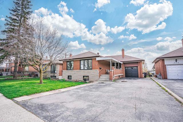 302 Culford Rd, House detached with 3 bedrooms, 2 bathrooms and 5 parking in Toronto ON | Image 12