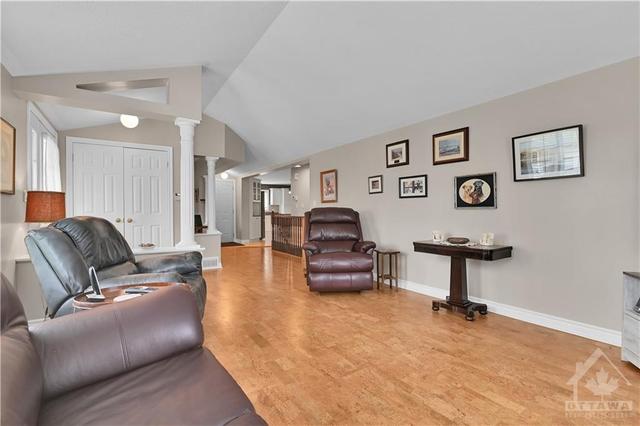 1020 Teena Colleen Private, House detached with 3 bedrooms, 2 bathrooms and 4 parking in Ottawa ON | Image 7