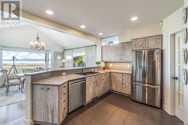 1281 Point Mercer Dr, House detached with 4 bedrooms, 4 bathrooms and 3 parking in Qualicum Beach BC | Image 8