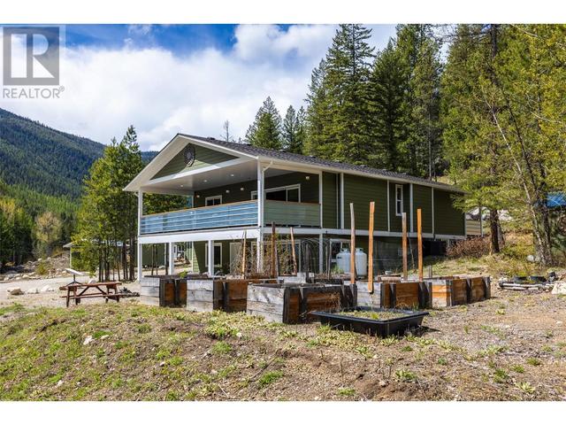 4820 33 Hwy, House detached with 5 bedrooms, 2 bathrooms and 6 parking in Kootenay Boundary E BC | Image 76