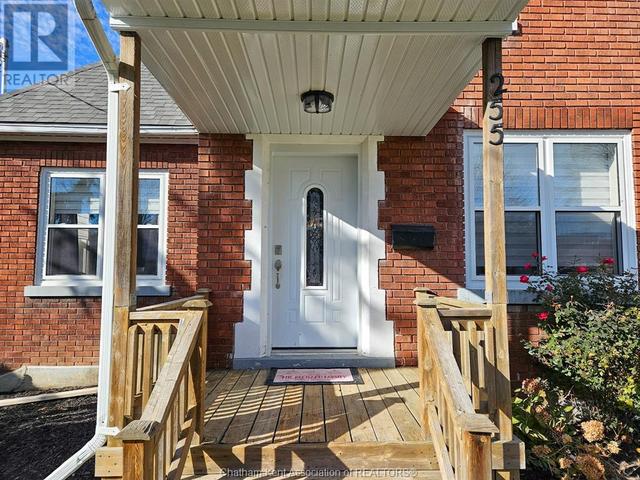 255 Selkirk St, House detached with 3 bedrooms, 1 bathrooms and null parking in Chatham Kent ON | Image 3