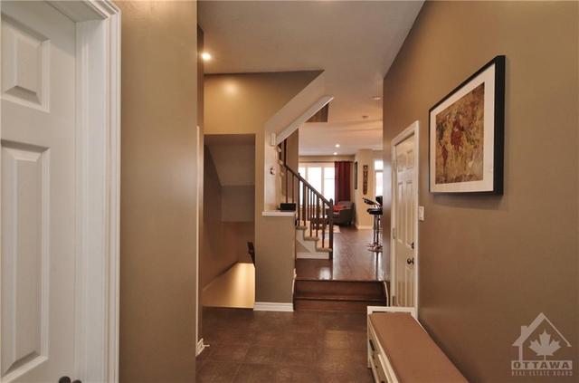 86 Selhurst Ave, Townhouse with 3 bedrooms, 3 bathrooms and 2 parking in Ottawa ON | Image 4
