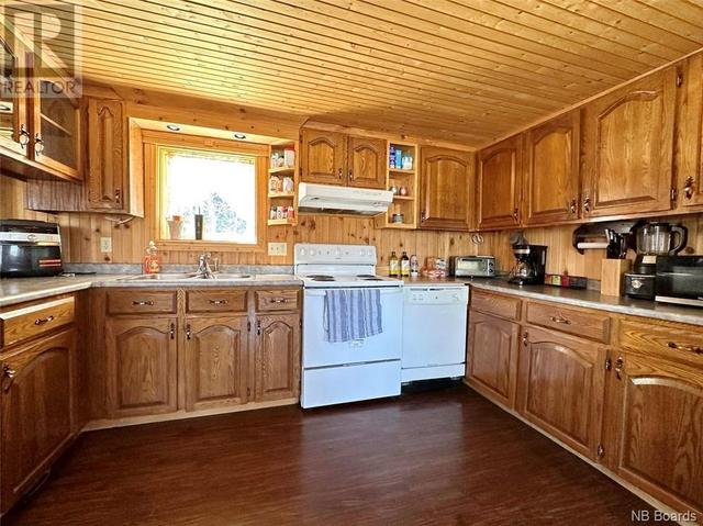 5502 Rue Centrale, House detached with 2 bedrooms, 2 bathrooms and null parking in Lac Baker NB | Image 5
