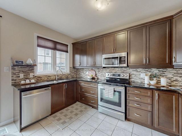 57 Collie Cres, House detached with 5 bedrooms, 4 bathrooms and 4 parking in Whitchurch Stouffville ON | Image 2