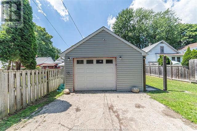 3661 Queen, House detached with 3 bedrooms, 1 bathrooms and null parking in Windsor ON | Image 29