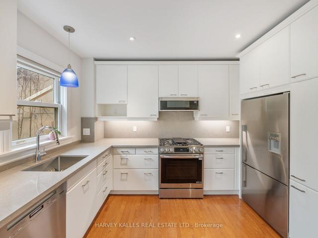 197 Albany Ave, House semidetached with 5 bedrooms, 3 bathrooms and 0 parking in Toronto ON | Image 3