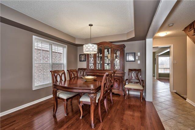855 Bessy Trail, House detached with 4 bedrooms, 3 bathrooms and 1 parking in Milton ON | Image 2