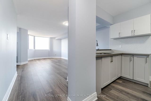 1109 - 236 Albion Rd, Condo with 2 bedrooms, 1 bathrooms and 1 parking in Toronto ON | Image 2