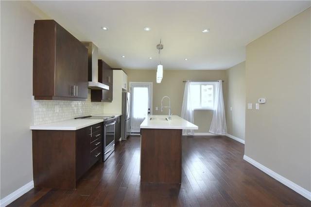 126 Hess St S, House detached with 3 bedrooms, 3 bathrooms and 0 parking in Hamilton ON | Image 2