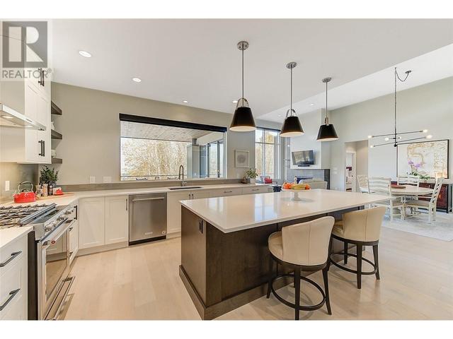 450 Windhover Crt, House detached with 3 bedrooms, 3 bathrooms and 4 parking in Kelowna BC | Image 4