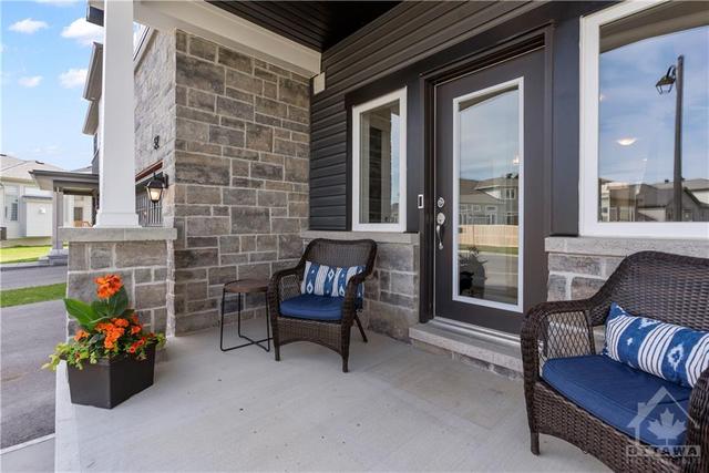 52 Viceroy Mews, House detached with 5 bedrooms, 4 bathrooms and 4 parking in Ottawa ON | Image 2
