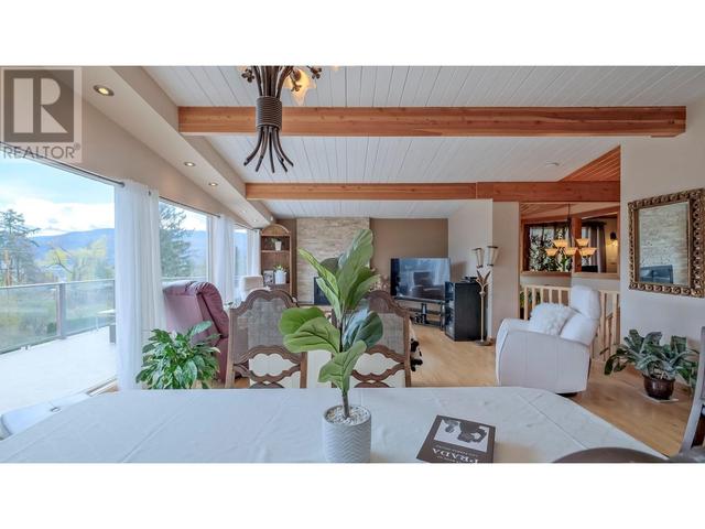 404 West Bench Dr, House detached with 4 bedrooms, 3 bathrooms and 7 parking in Okanagan Similkameen F BC | Image 14