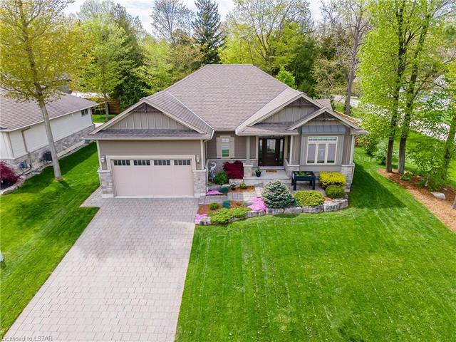 2 Erin Pl, House detached with 4 bedrooms, 2 bathrooms and 6 parking in Lambton Shores ON | Image 1