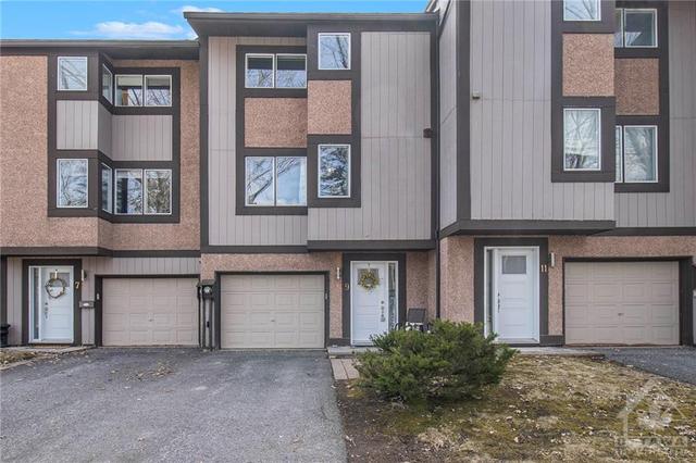 9 Reaney Court, Townhouse with 3 bedrooms, 2 bathrooms and 3 parking in Ottawa ON | Image 1