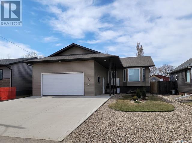 456 3rd Ave W, House detached with 5 bedrooms, 3 bathrooms and null parking in Unity SK | Image 1