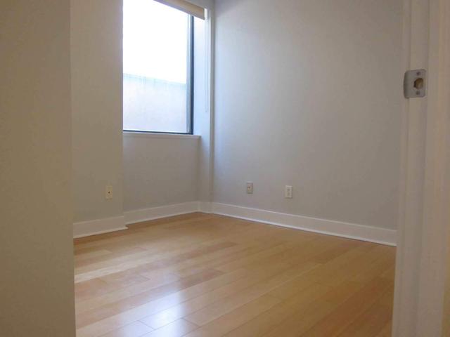 817 - 438 King St W, Condo with 2 bedrooms, 2 bathrooms and 1 parking in Toronto ON | Image 4