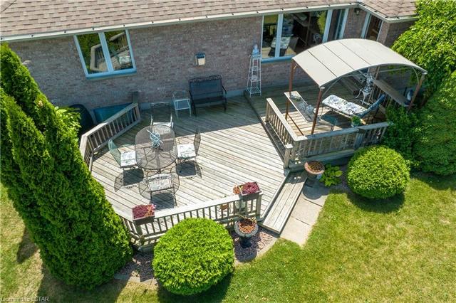1622 Heritage Park Drive, House detached with 4 bedrooms, 2 bathrooms and 4 parking in Sarnia ON | Image 37