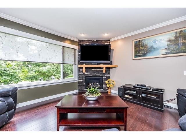 27179 28a Ave, House detached with 4 bedrooms, 2 bathrooms and 8 parking in Langley BC | Image 5