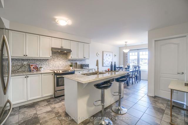 70 Bannister Cres, House attached with 3 bedrooms, 3 bathrooms and 2 parking in Brampton ON | Image 3