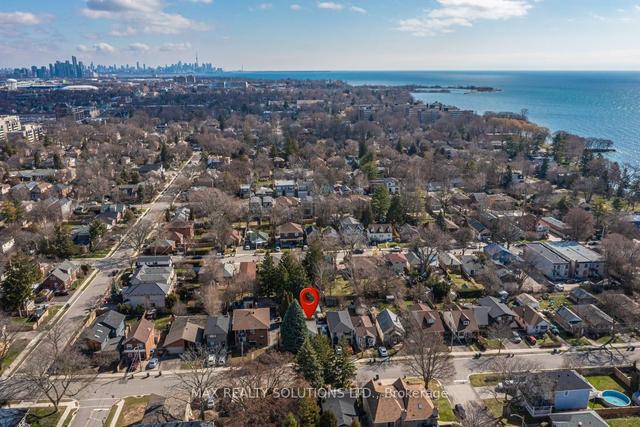 65 Fortieth St, House detached with 2 bedrooms, 1 bathrooms and 4 parking in Toronto ON | Image 7