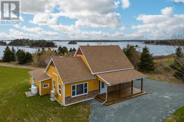 1900 Ostrea Lake Rd, House detached with 3 bedrooms, 1 bathrooms and null parking in Halifax NS | Image 1