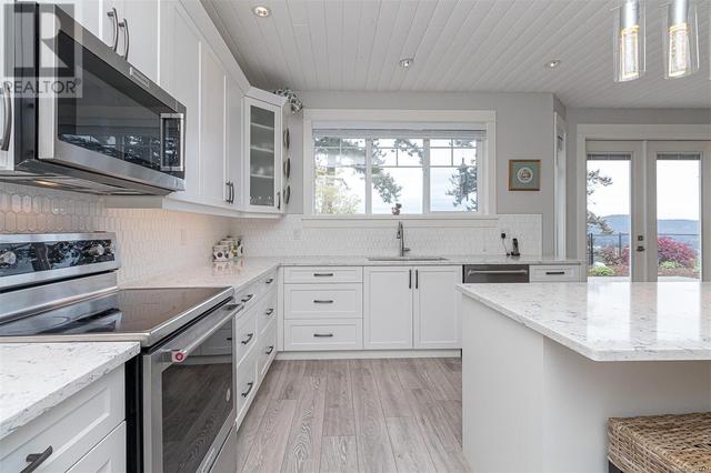 2191 Stonewater Lane, House detached with 3 bedrooms, 2 bathrooms and 2 parking in Sooke BC | Image 18