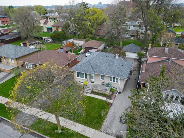 15 Deerhurst Ave, House detached with 3 bedrooms, 2 bathrooms and 6 parking in Toronto ON | Image 1