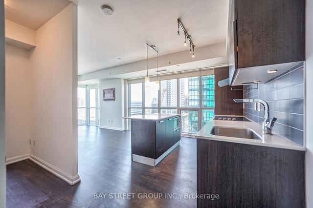 2208 - 11 Bogert Ave, Condo with 2 bedrooms, 2 bathrooms and 1 parking in Toronto ON | Image 5